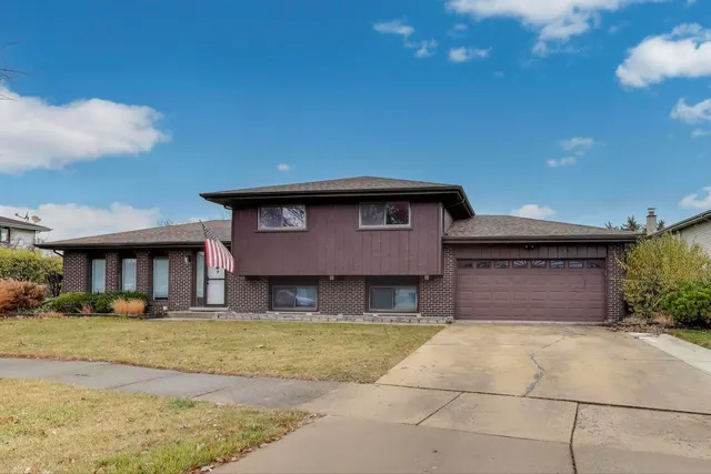 $379,500 | 8354 Margerita Avenue, Orland Park, IL 60462