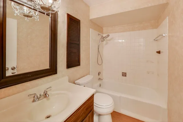 $379,500 | 8354 Margerita Avenue, Orland Park, IL 60462