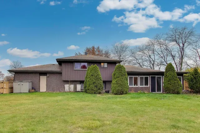 $379,500 | 8354 Margerita Avenue, Orland Park, IL 60462