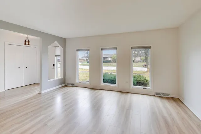 $379,500 | 8354 Margerita Avenue, Orland Park, IL 60462