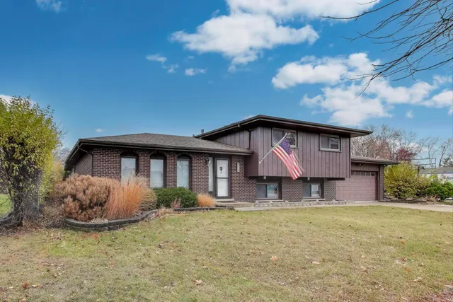 $379,500 | 8354 Margerita Avenue, Orland Park, IL 60462