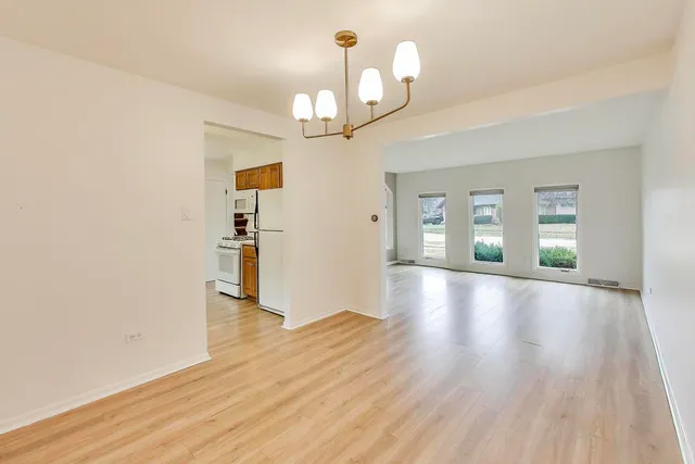 $379,500 | 8354 Margerita Avenue, Orland Park, IL 60462