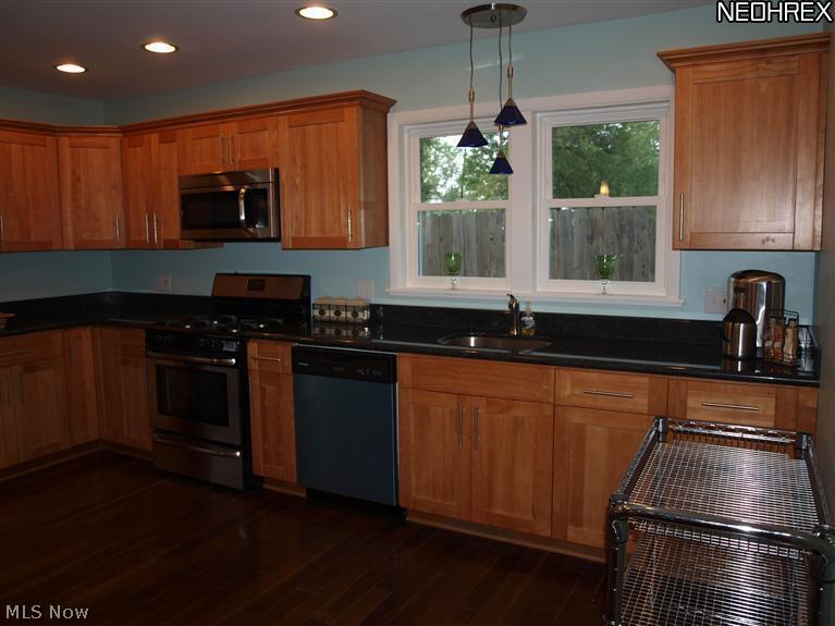 4798 Forest Road Mentor, OH 44060 - Photo 7 of 13 Granite counters, recessed lighting and Stainless appliance package!!!
