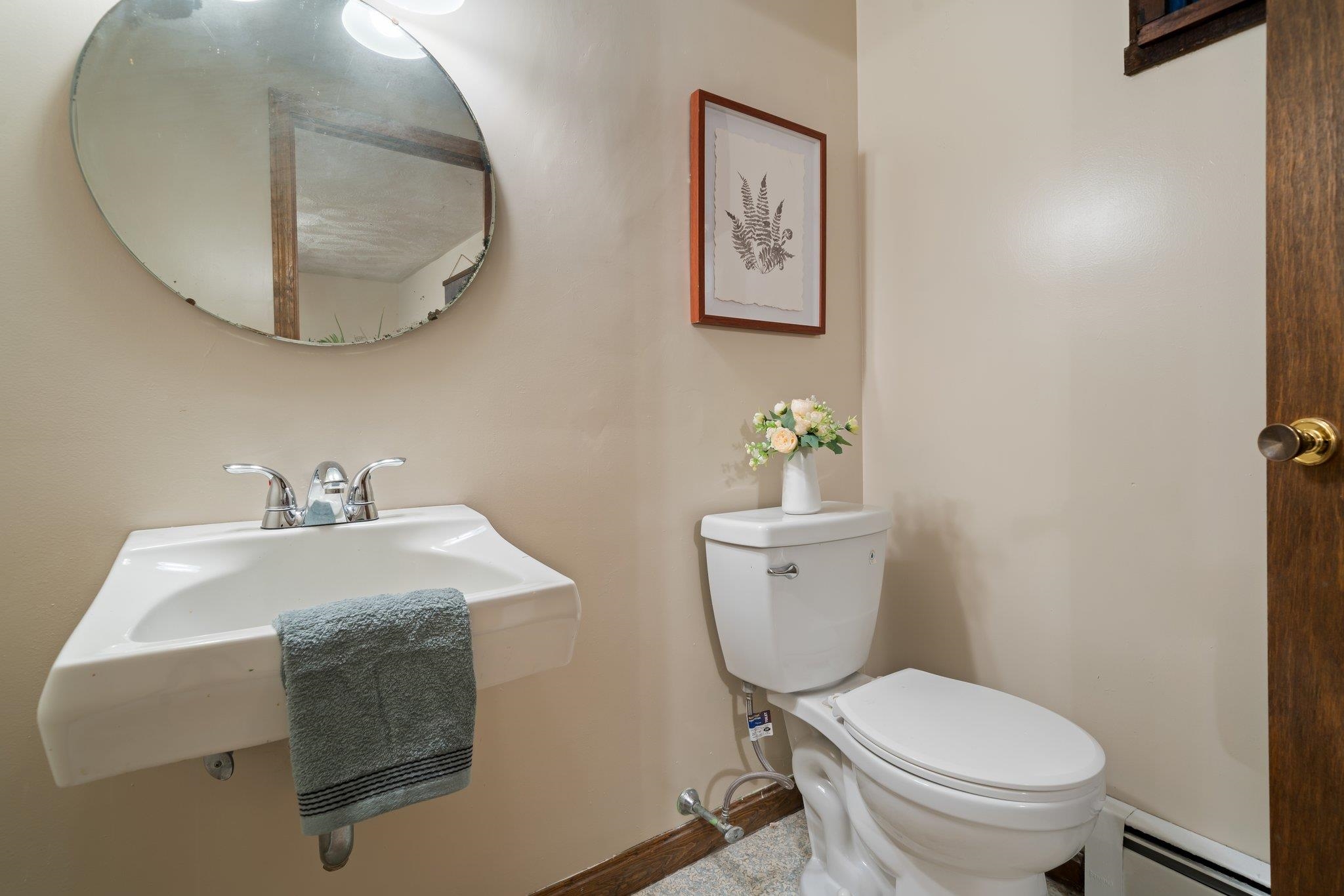 8 Crestwood Road Windham, NH 03087 - Photo 20 of 34