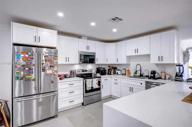 $4,800 | 1511 Northwest 87th Way, Pembroke Pines, FL 33024