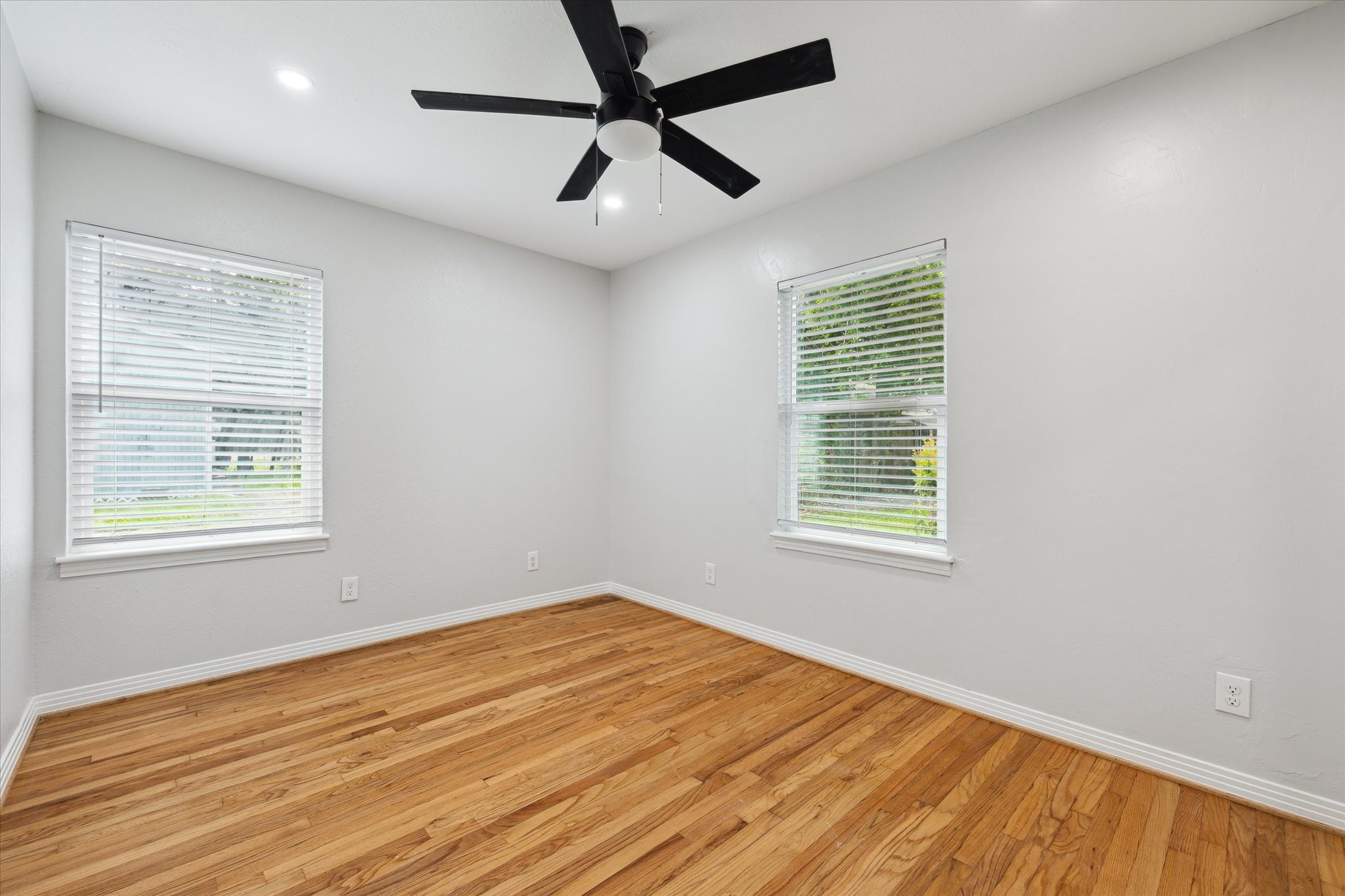 522 Barkley Street Houston, TX 77022 - Photo 7 of 18 The primary bedroom enjoy a quiet location on the back corner of the home, along with an en-suite bath and walk-in closet.