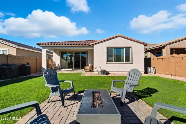 a view of a house with backyard and porch