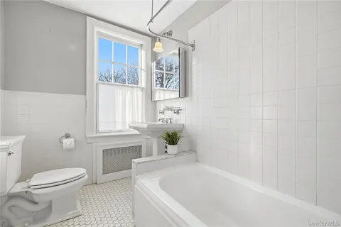 $3,450,000 | 10 Circle Avenue, Larchmont, NY 10538