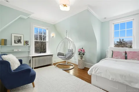 $3,450,000 | 10 Circle Avenue, Larchmont, NY 10538