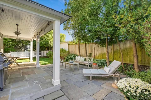 $3,450,000 | 10 Circle Avenue, Larchmont, NY 10538