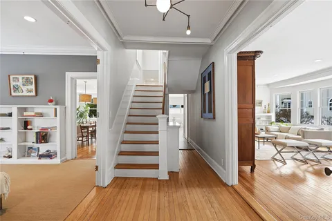 $3,450,000 | 10 Circle Avenue, Larchmont, NY 10538