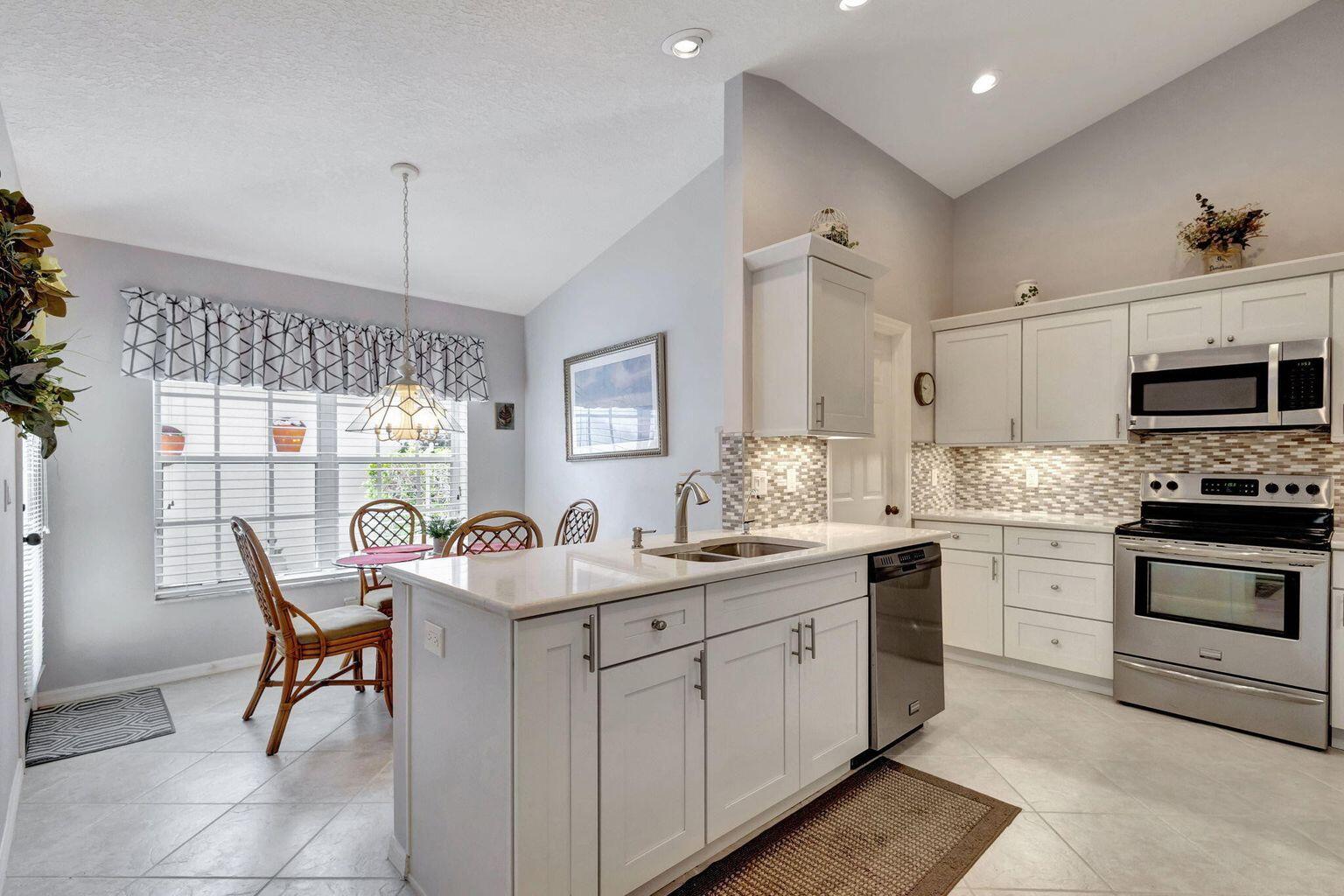 16550 Riverwind Drive Jupiter, FL 33477 - Photo 15 of 39 20250501131400889064000000-o