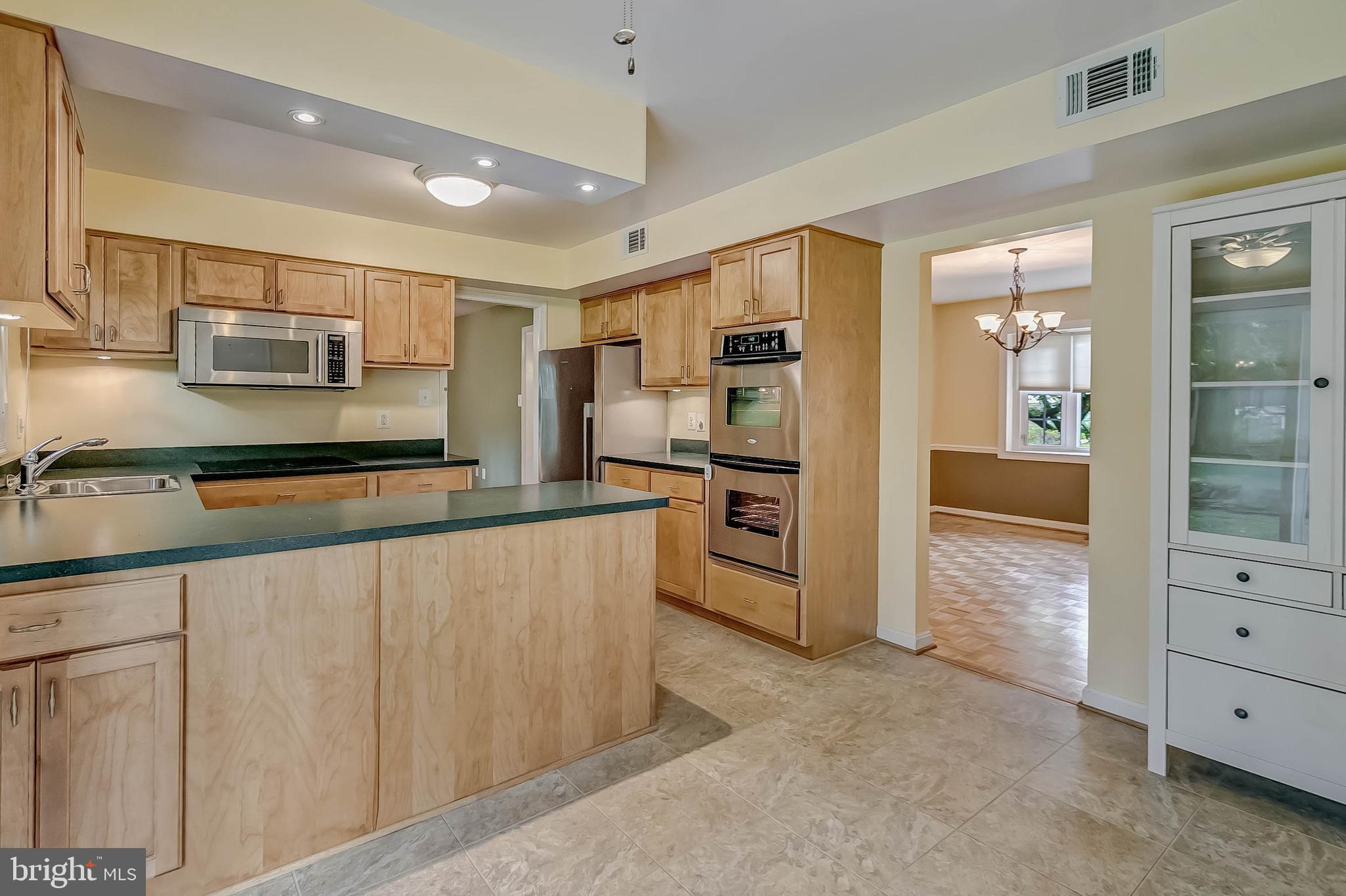 2908 Bluff Point Lane Silver Spring, MD 20906 - Photo 12 of 63 Spacious kitchen