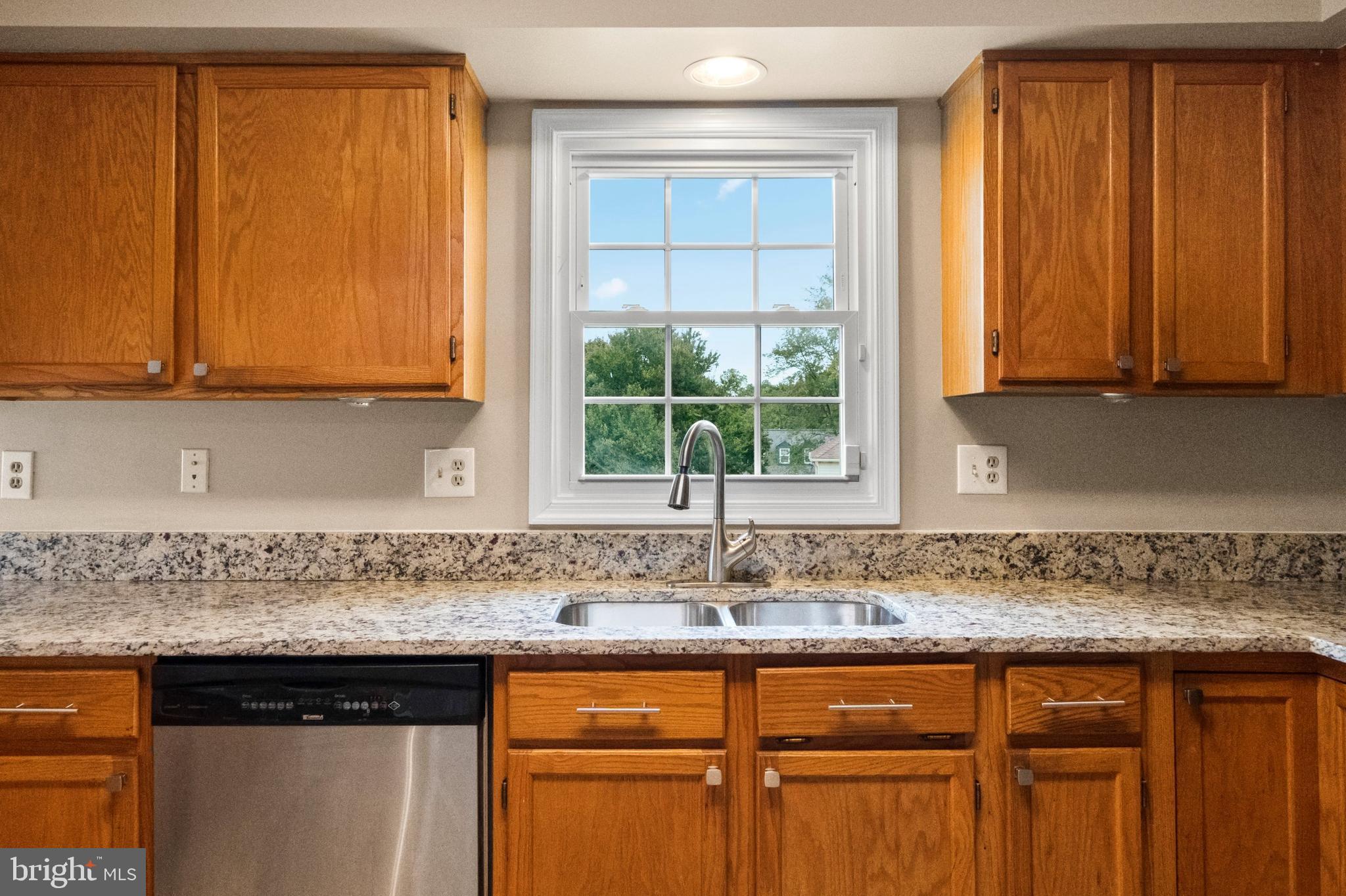 1503 Golf Course Drive Bowie, MD 20721 - Photo 18 of 60 Granite Counters