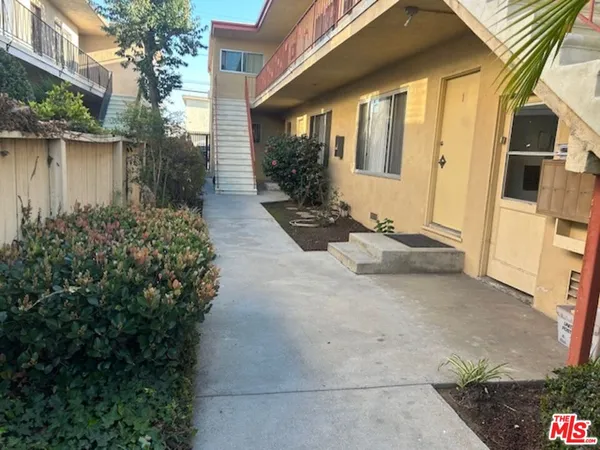 $1,985 | 12766 Pacific Avenue, Unit 3, Los Angeles, CA 90066