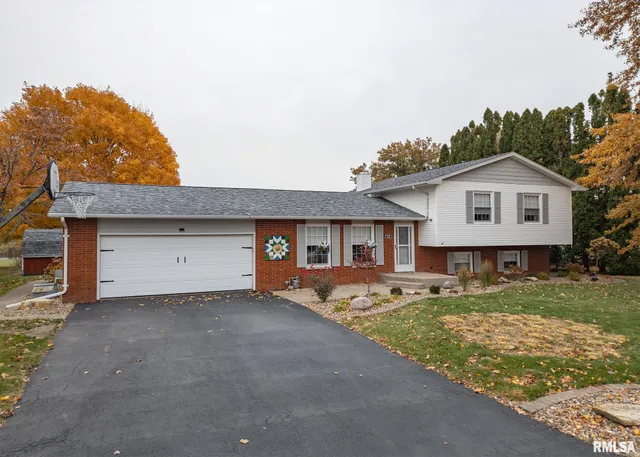 $269,900 | 592 Lake Drive, Woodhull, IL 61490