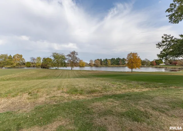 $269,900 | 592 Lake Drive, Woodhull, IL 61490