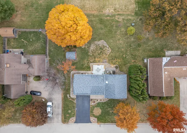 $269,900 | 592 Lake Drive, Woodhull, IL 61490