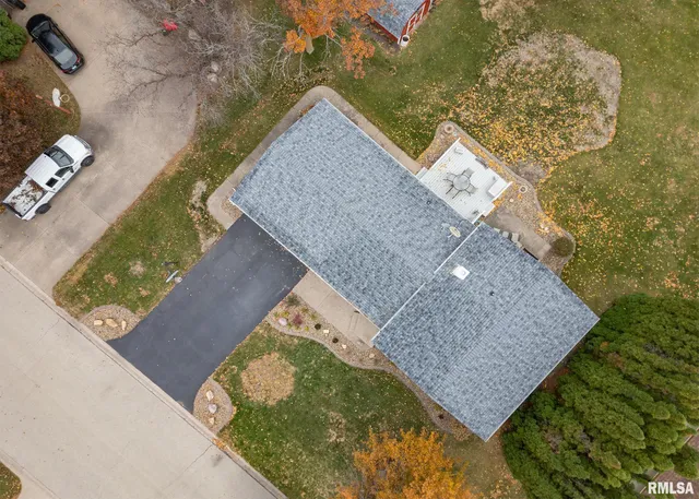 $269,900 | 592 Lake Drive, Woodhull, IL 61490