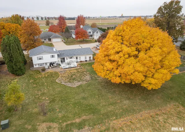 $269,900 | 592 Lake Drive, Woodhull, IL 61490