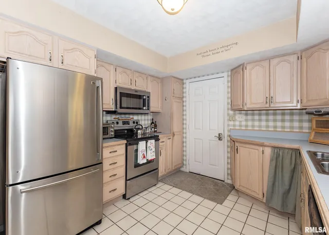 $269,900 | 592 Lake Drive, Woodhull, IL 61490