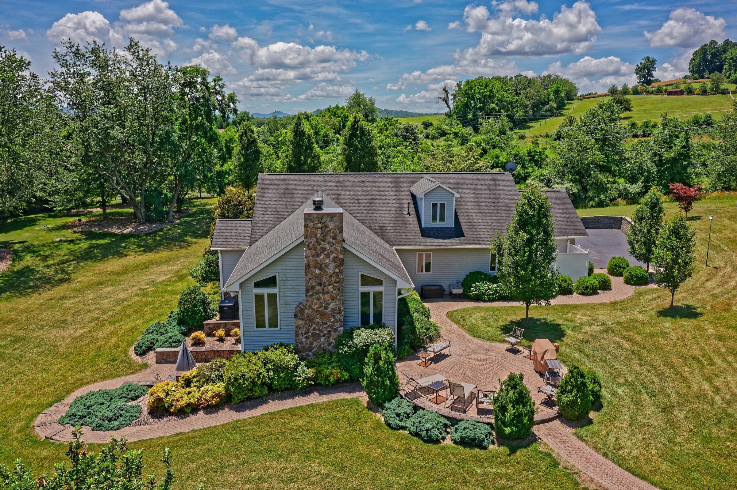 435 Eastview Lane Raphine, VA 24472 - Photo 2 of 50 3