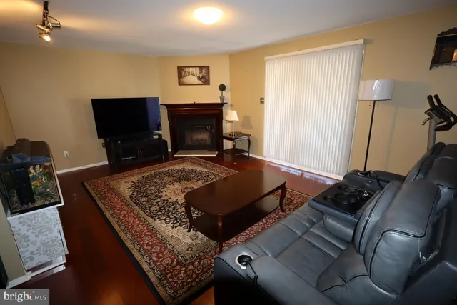 $209,900 | 3750 Clarendon Avenue, Unit 231, Philadelphia, PA 19114