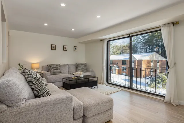 $275,000 | 4 Brookside Drive, Unit 10, Exeter, NH 03833