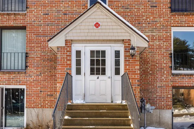 $275,000 | 4 Brookside Drive, Unit 10, Exeter, NH 03833