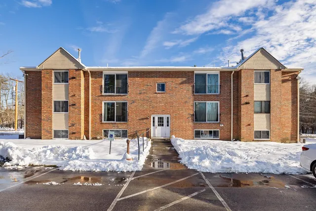 $275,000 | 4 Brookside Drive, Unit 10, Exeter, NH 03833