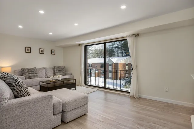 $275,000 | 4 Brookside Drive, Unit 10, Exeter, NH 03833