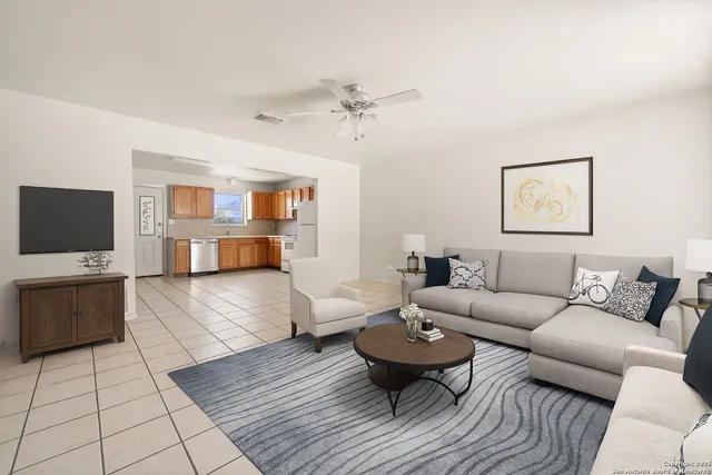 $1,050 | 1118 West Goodwin Street, Unit C, Pleasanton, TX 78064