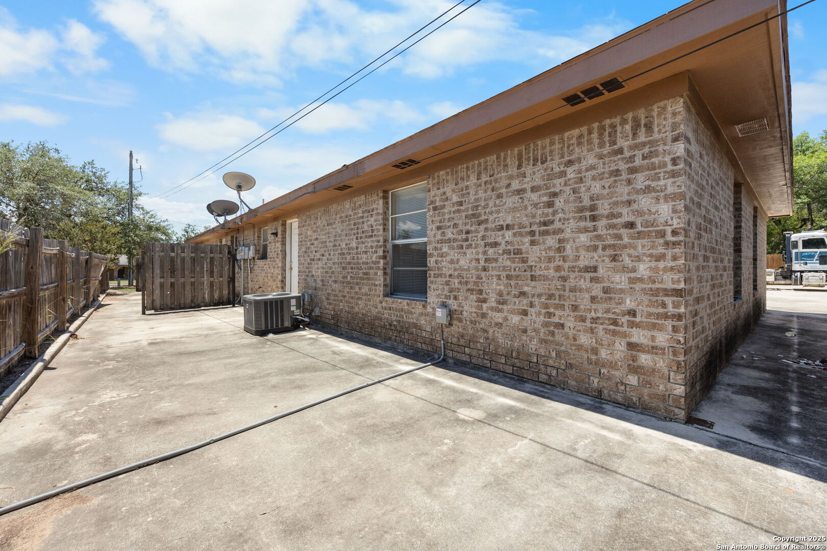 1118 West Goodwin Street, Unit C Pleasanton, TX 78064 - Photo 13 of 13 a view of backyard with a large tree