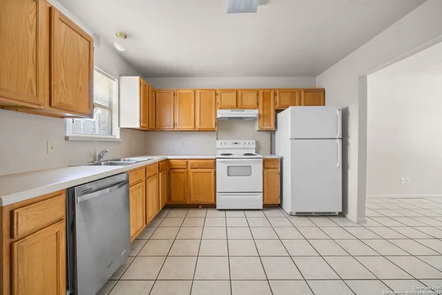 $1,050 | 1118 West Goodwin Street, Unit C, Pleasanton, TX 78064