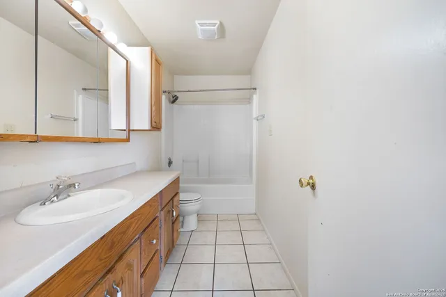 $1,050 | 1118 West Goodwin Street, Unit C, Pleasanton, TX 78064