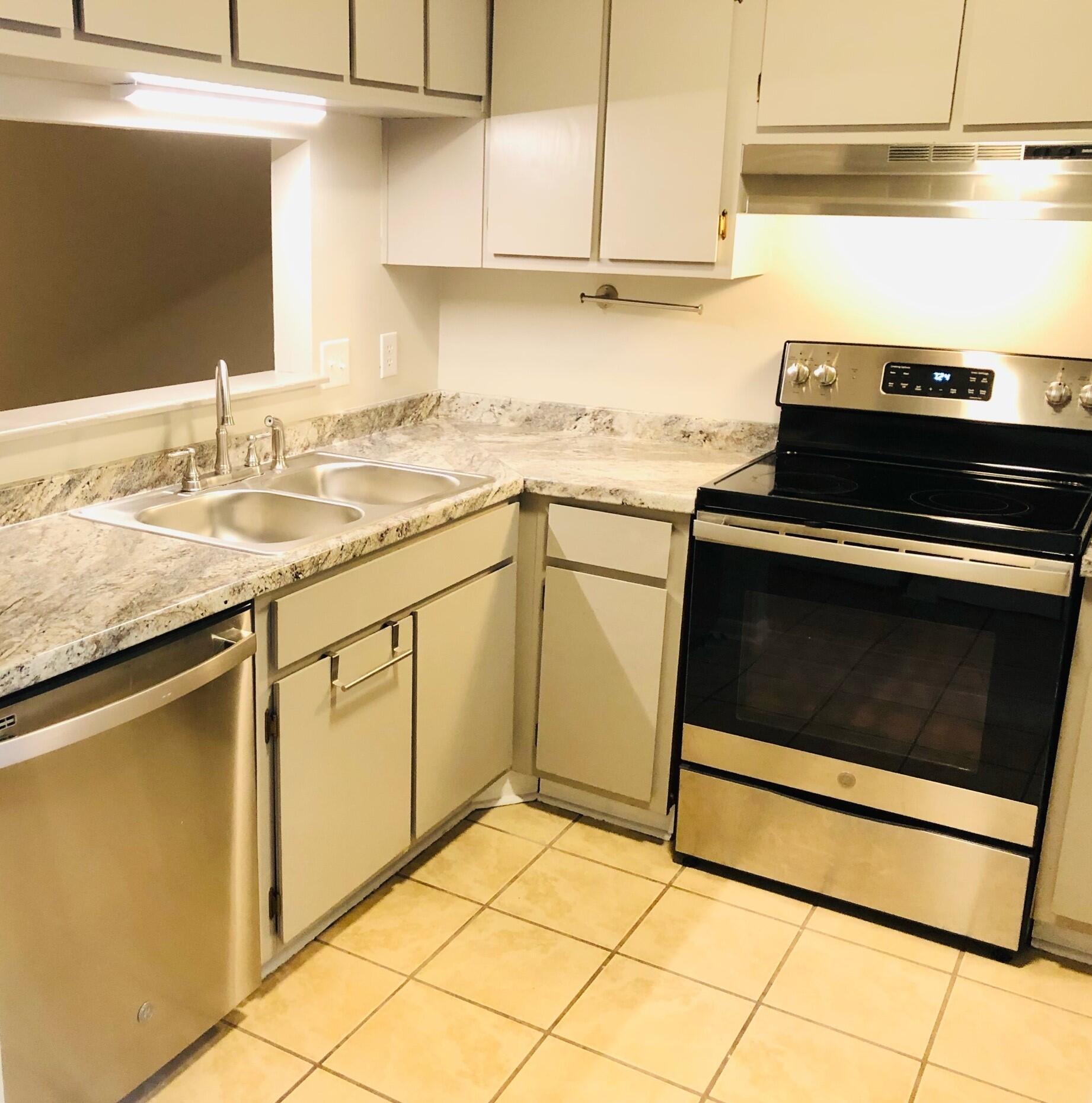 405 Harbison Boulevard, Unit 624 Columbia, SC 29212 - Photo 4 of 8 Kitchen