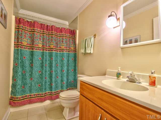 113 Bayleaf Drive Raleigh, NC 27615 - Photo 19 of 23 Full bath on second level