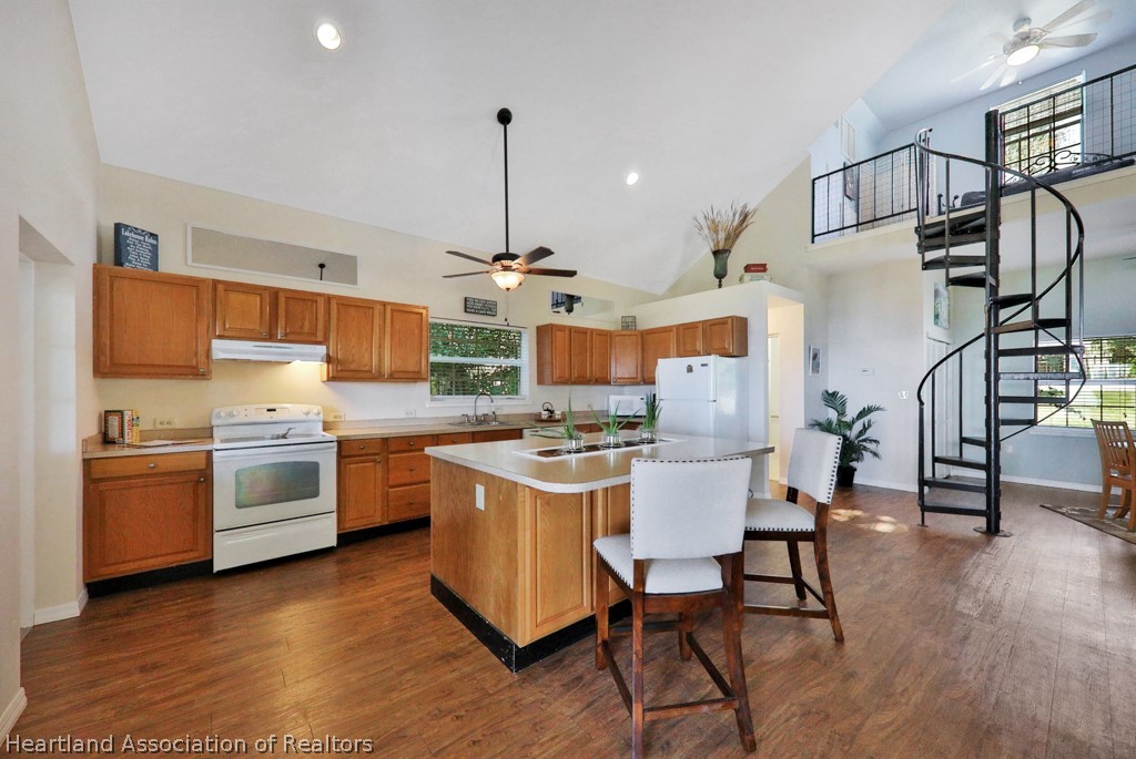 724 Lake June Road Lake Placid, FL 33852 - Photo 4 of 33 Gallery Image 4