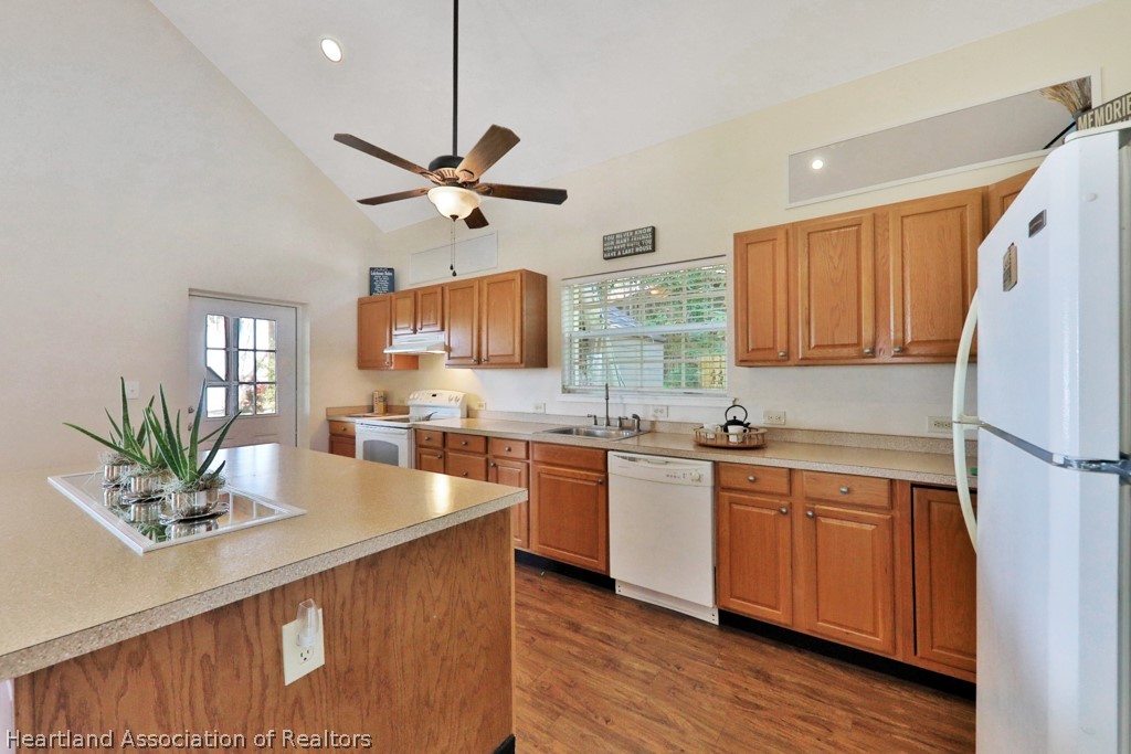 724 Lake June Road Lake Placid, FL 33852 - Photo 9 of 33 Gallery Image 9