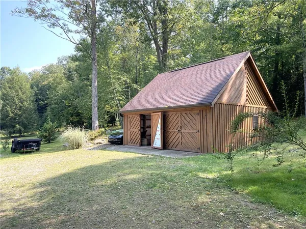 a view of a yard in front of house