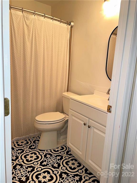 19819 Henderson Road, Unit B Cornelius, NC 28031 - Photo 10 of 16 Gallery Image 10