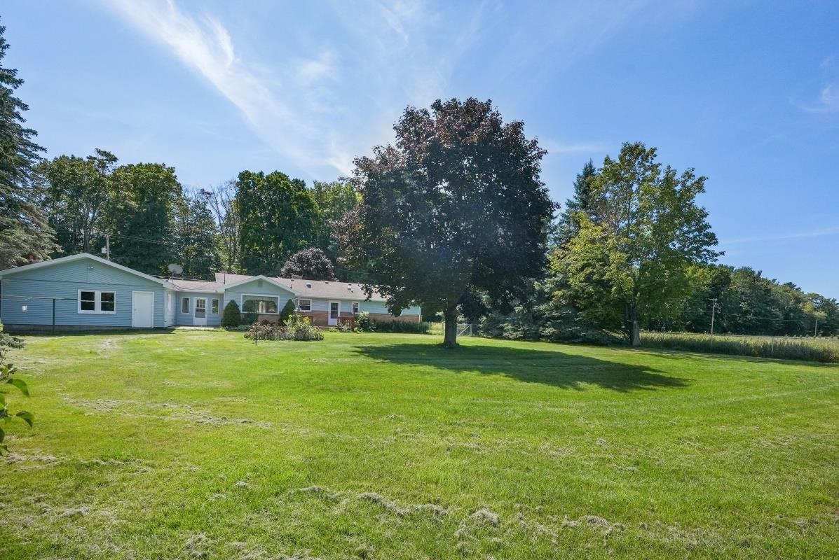 10169 36 1/2 Road Cadillac, MI 49601 - Photo 2 of 32