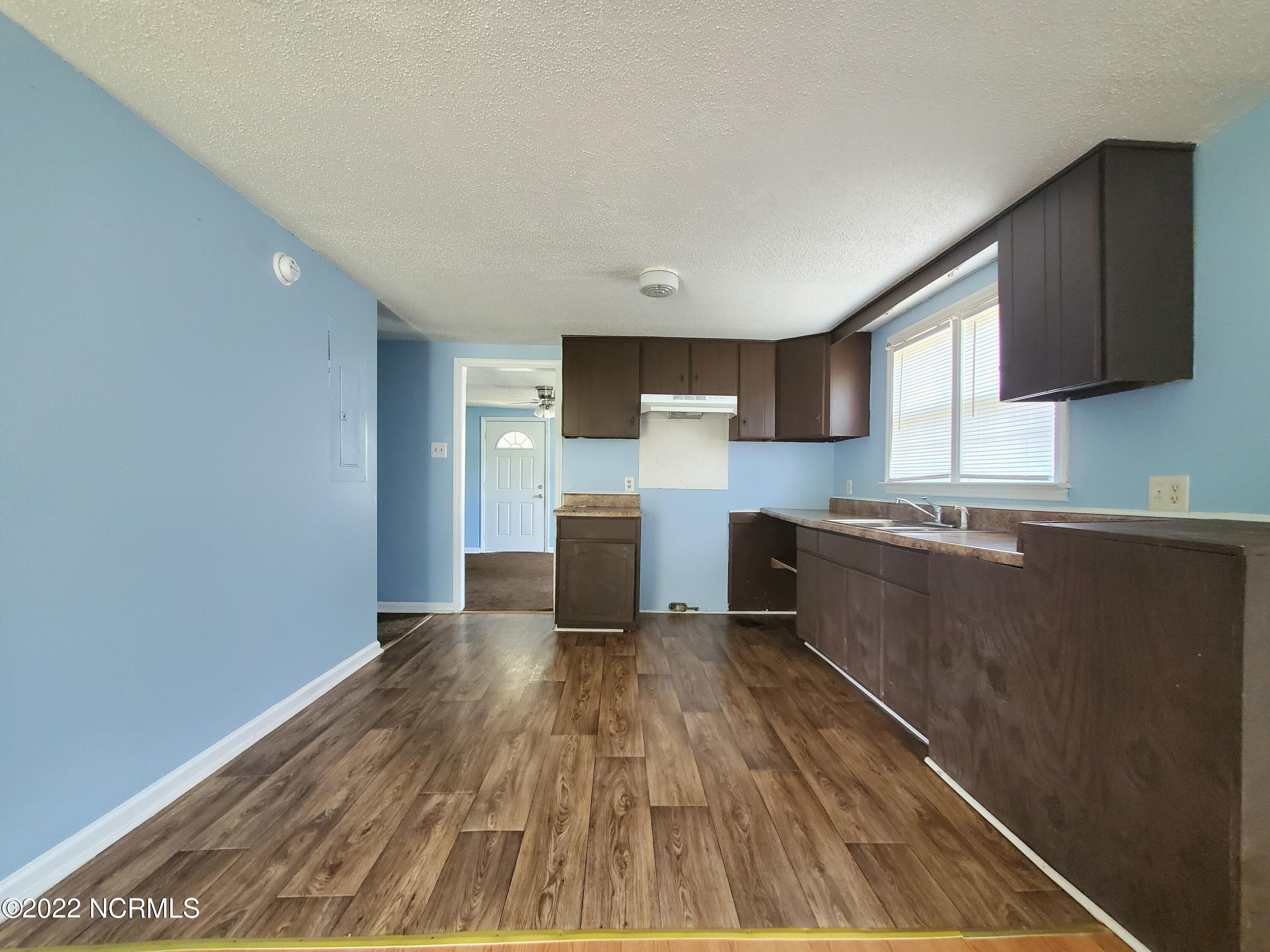 106 North Secrest Street Kinston, NC 28501 - Photo 13 of 34 20220731_121354