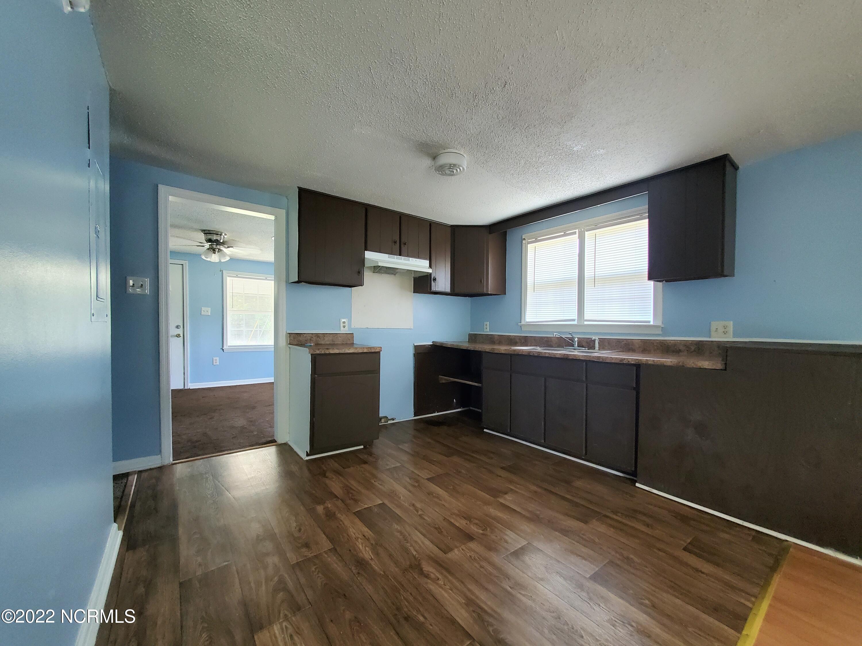 106 North Secrest Street Kinston, NC 28501 - Photo 14 of 34 20220731_121402