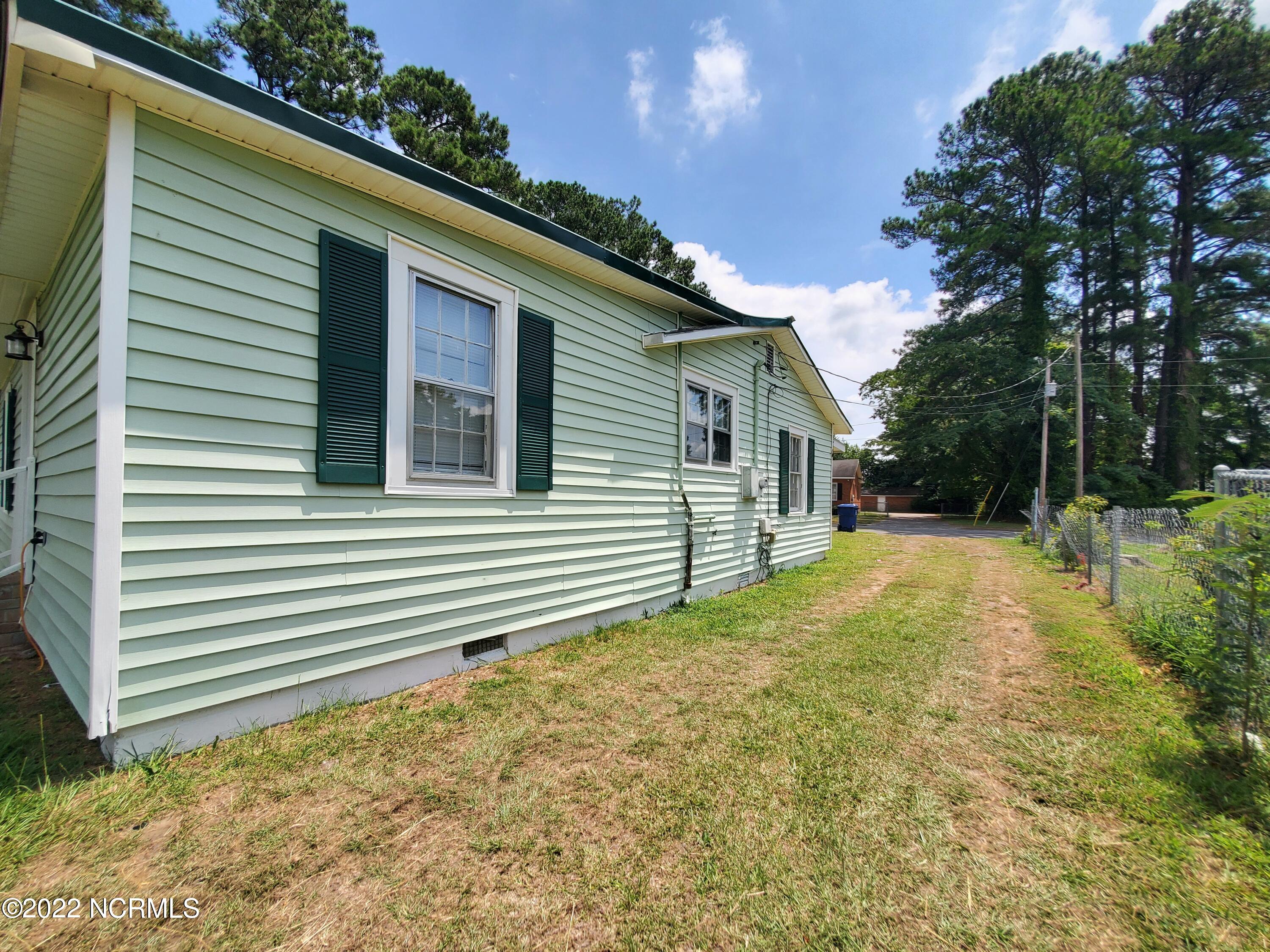 106 North Secrest Street Kinston, NC 28501 - Photo 29 of 34 20220731_122202