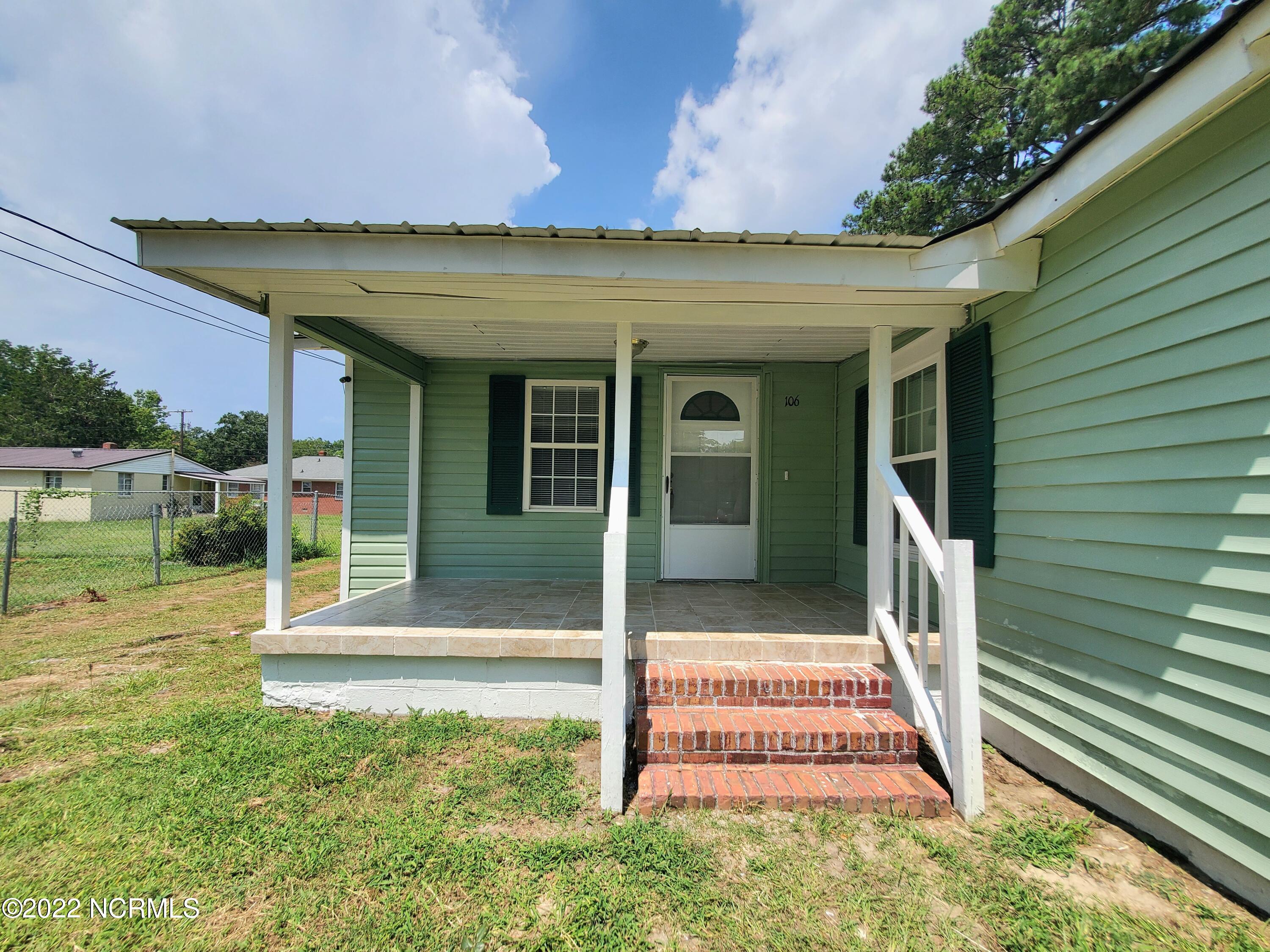 106 North Secrest Street Kinston, NC 28501 - Photo 3 of 34 20220731_121655