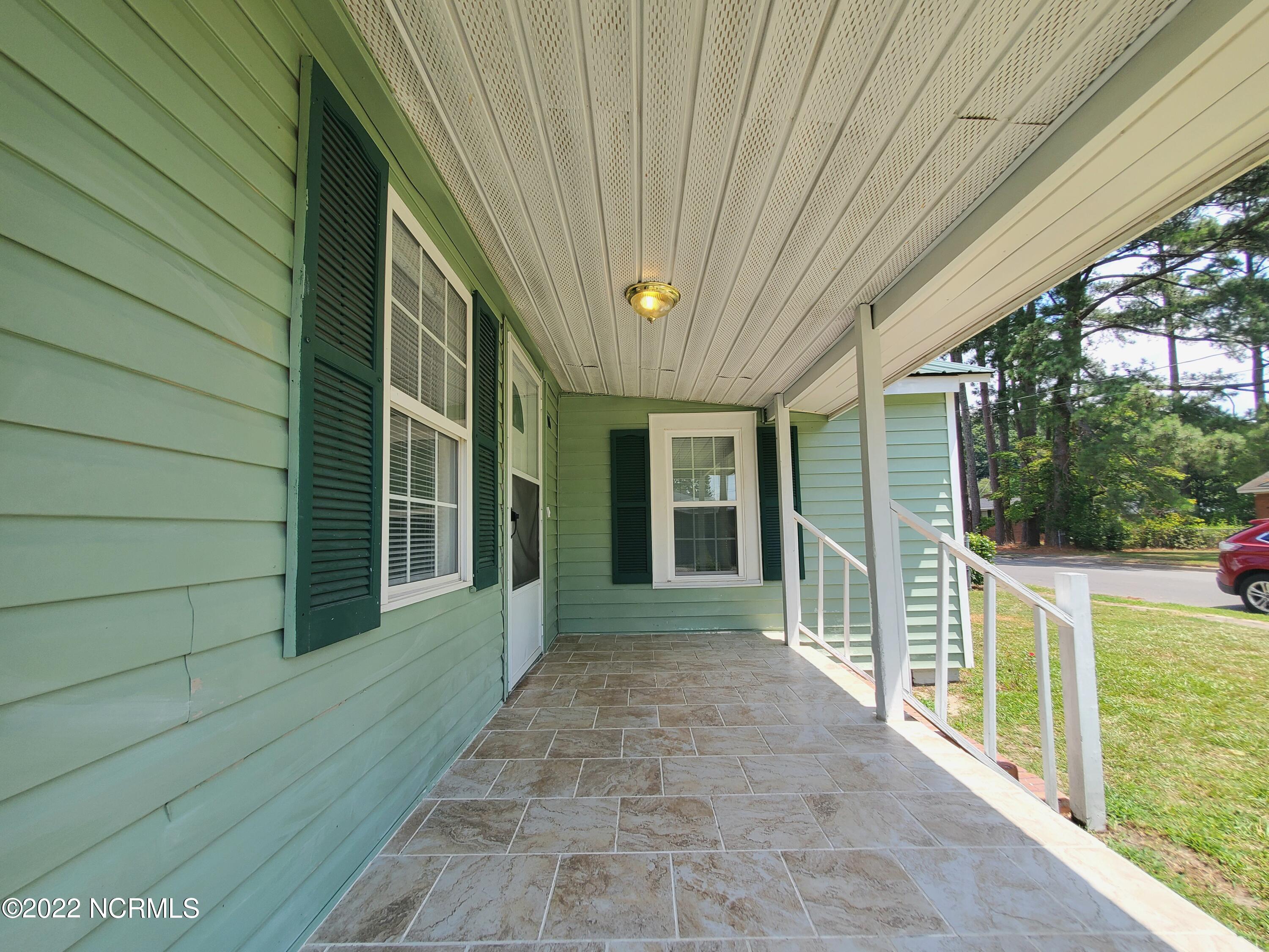 106 North Secrest Street Kinston, NC 28501 - Photo 6 of 34 20220731_121619