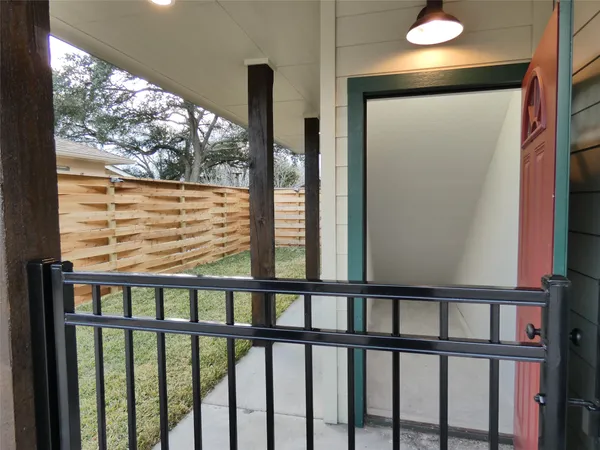 a view of a house with backyard and porch