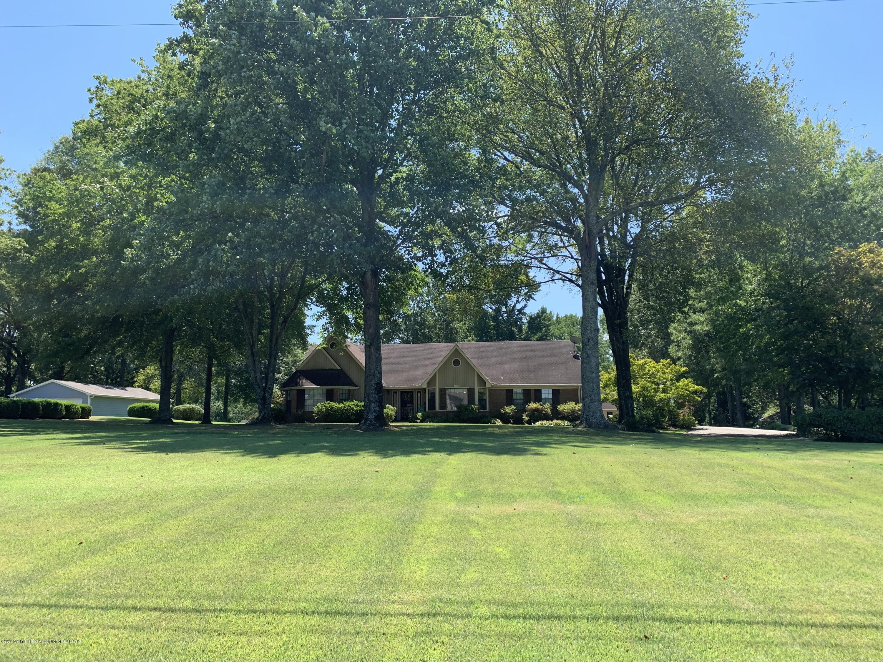 1719 West Oak Grove Road Hernando, MS 38632 - Photo 2 of 33 6087358C-96EA-4C87-827A-5A93C28FB570