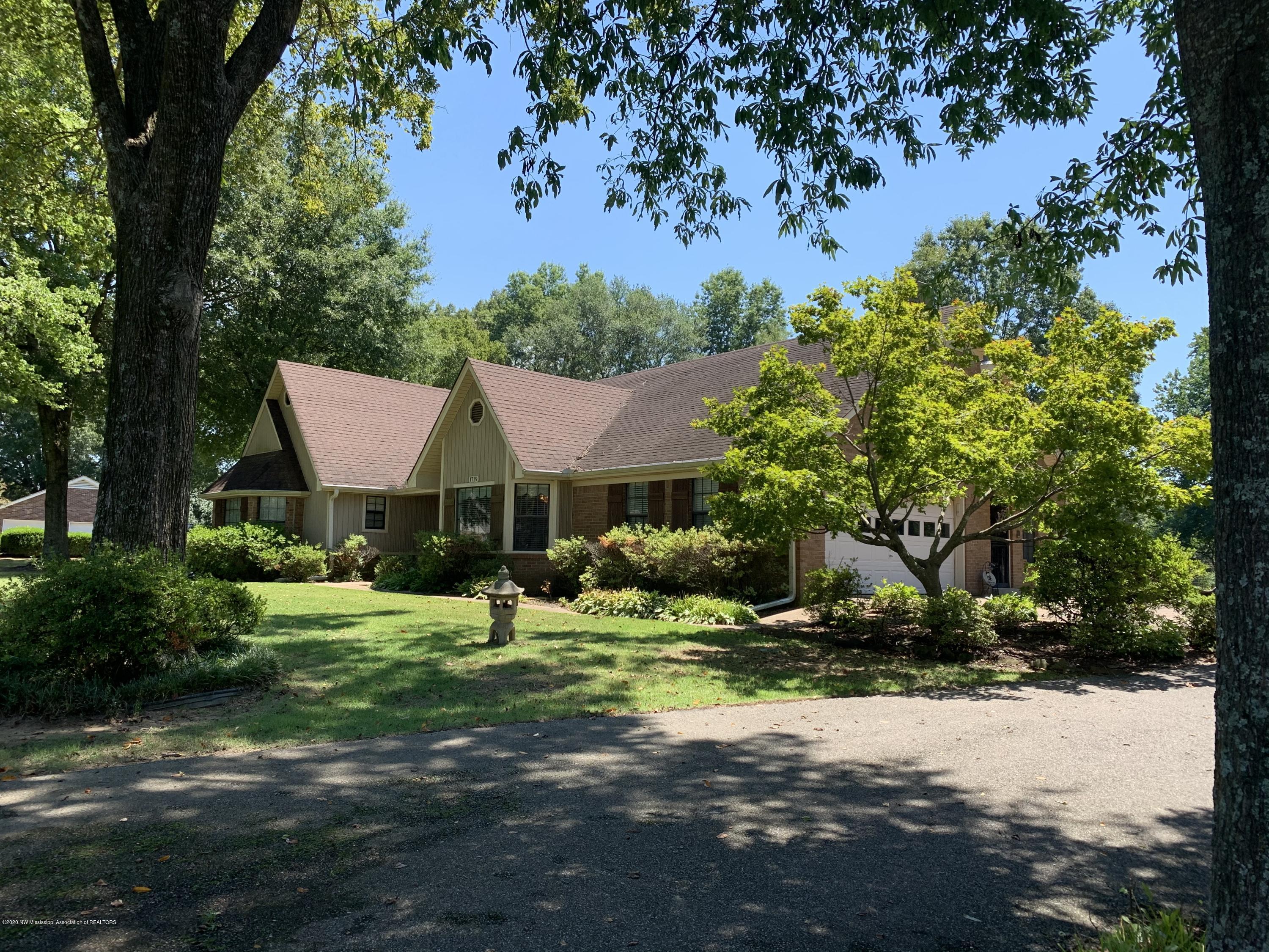 1719 West Oak Grove Road Hernando, MS 38632 - Photo 31 of 33 CDF8F608-ADDE-493D-B7EA-A3F43BA53069